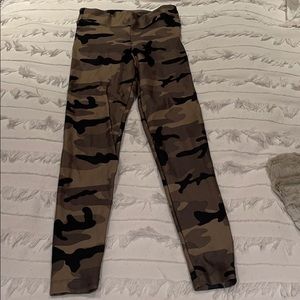 Koral camo leggings